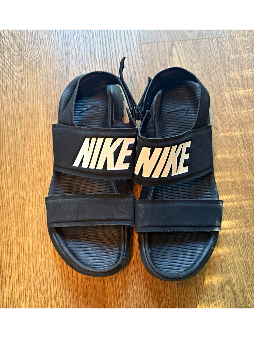 Nike Tanjun Women’s Size 8 Black White Sport Sandals 882694-001 Ankle Strap